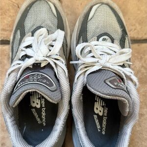 New Balance W990V6  Gray Sneakers